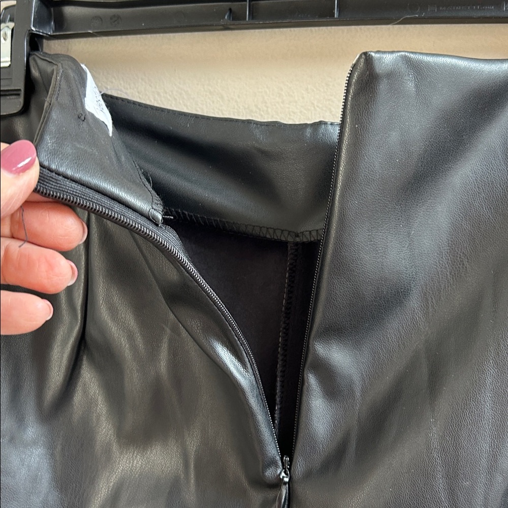 Vestique Black Rockstar Glam Pants Faux Leather Size Large NWT - Picture 8 of 10